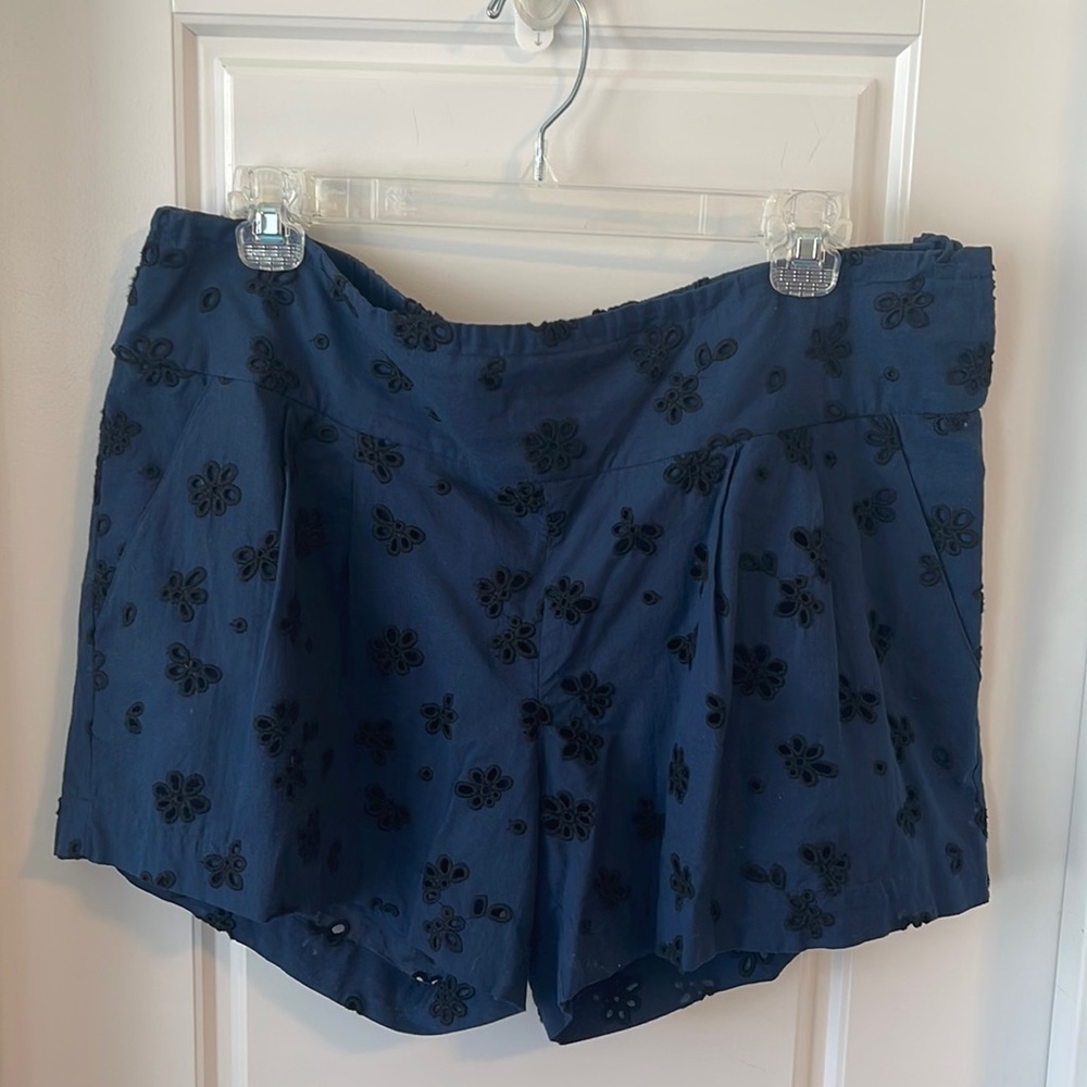 Hatch Eyelet maternity shorts